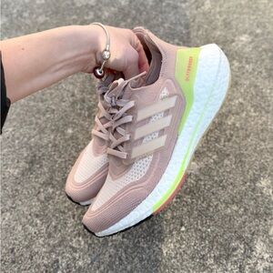 Adidas Ultraboost 21 “Ash Pearl / Halo Ivory” Women’s Sneakers Size 6.5 Like New